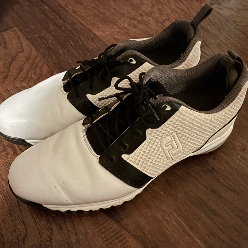 Footjoy Contour golf spikes